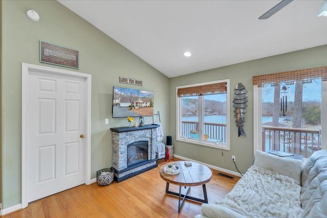 60 Cameron CIR, Wirtz, VA 24184