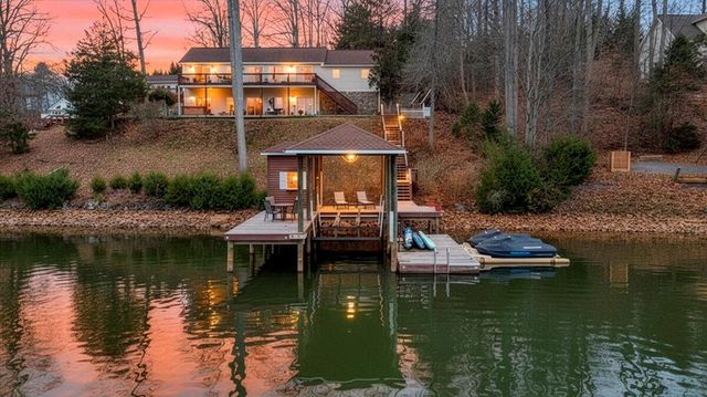 60 Cameron CIR, Wirtz, VA 24184