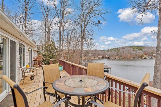 60 Cameron CIR, Wirtz, VA 24184