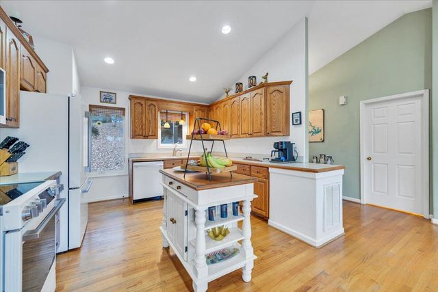 60 Cameron CIR, Wirtz, VA 24184