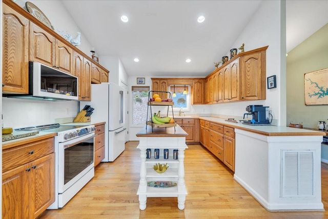 60 Cameron CIR, Wirtz, VA 24184