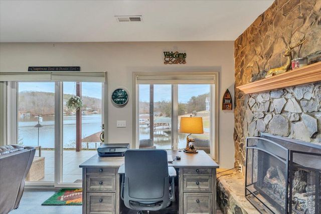 60 Cameron CIR, Wirtz, VA 24184