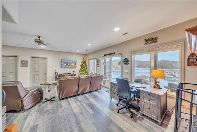 60 Cameron CIR, Wirtz, VA 24184