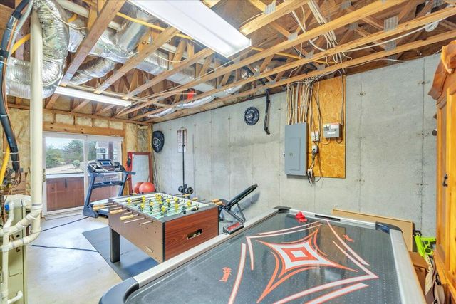 60 Cameron CIR, Wirtz, VA 24184