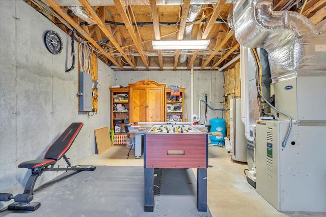 60 Cameron CIR, Wirtz, VA 24184