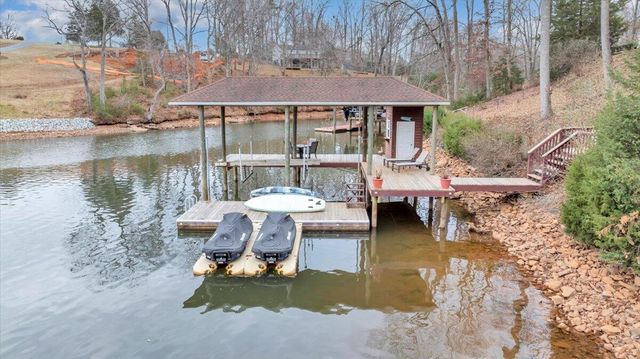 60 Cameron CIR, Wirtz, VA 24184