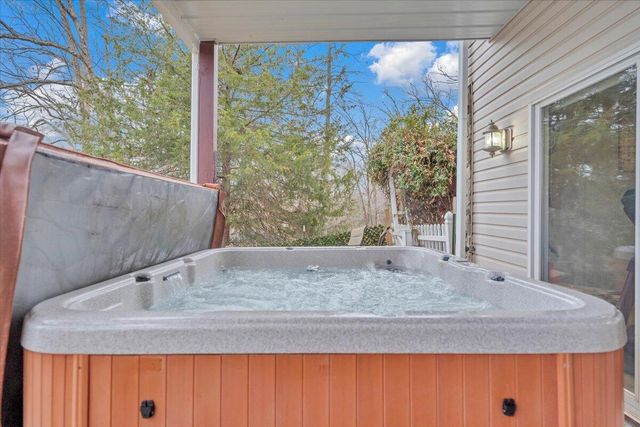 60 Cameron CIR, Wirtz, VA 24184