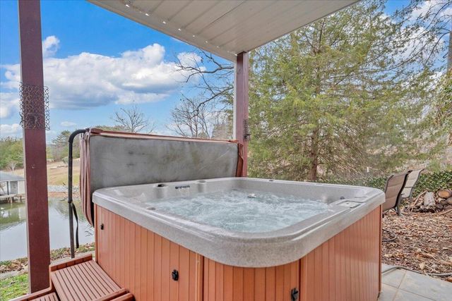 60 Cameron CIR, Wirtz, VA 24184