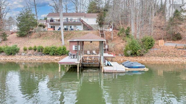 60 Cameron CIR, Wirtz, VA 24184