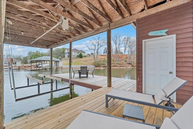 60 Cameron CIR, Wirtz, VA 24184