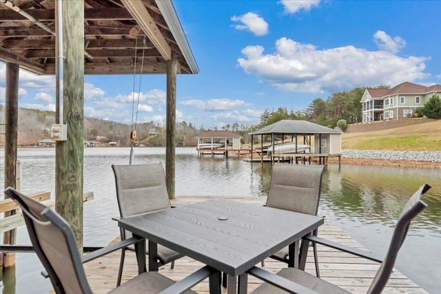 60 Cameron CIR, Wirtz, VA 24184