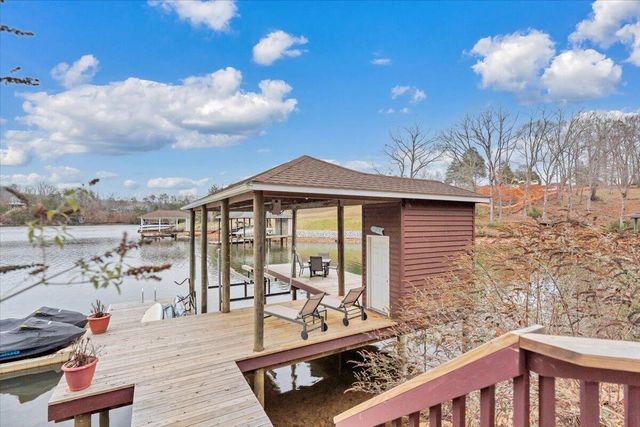 60 Cameron CIR, Wirtz, VA 24184