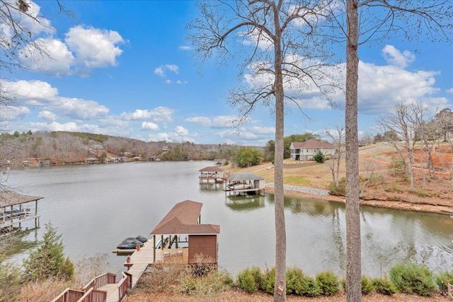 60 Cameron CIR, Wirtz, VA 24184