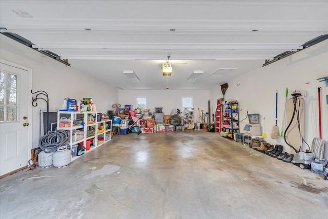 60 Cameron CIR, Wirtz, VA 24184