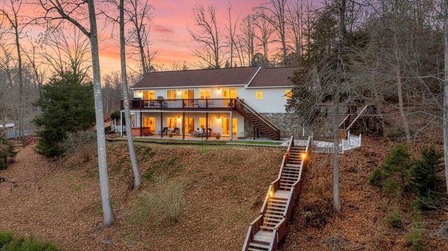 60 Cameron CIR, Wirtz, VA 24184