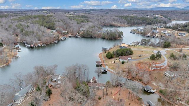 60 Cameron CIR, Wirtz, VA 24184