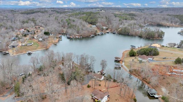 60 Cameron CIR, Wirtz, VA 24184