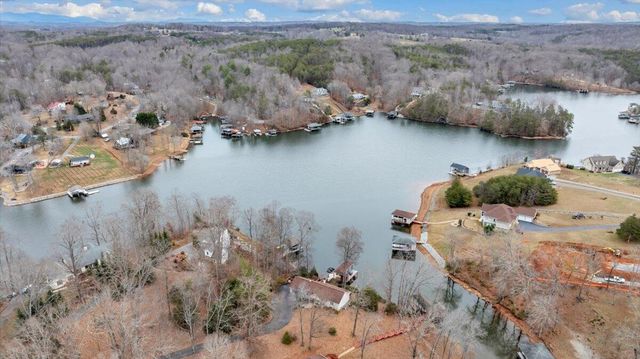 60 Cameron CIR, Wirtz, VA 24184