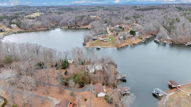 60 Cameron CIR, Wirtz, VA 24184