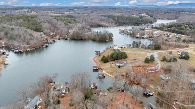 60 Cameron CIR, Wirtz, VA 24184