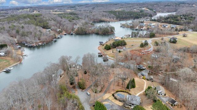 60 Cameron CIR, Wirtz, VA 24184