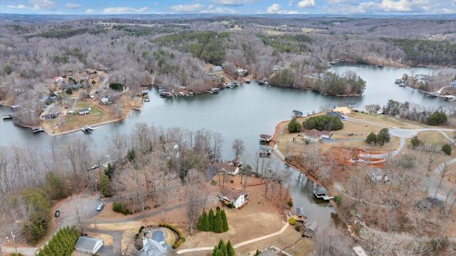 60 Cameron CIR, Wirtz, VA 24184