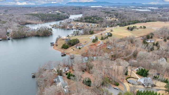 60 Cameron CIR, Wirtz, VA 24184