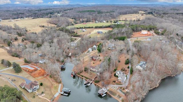 60 Cameron CIR, Wirtz, VA 24184