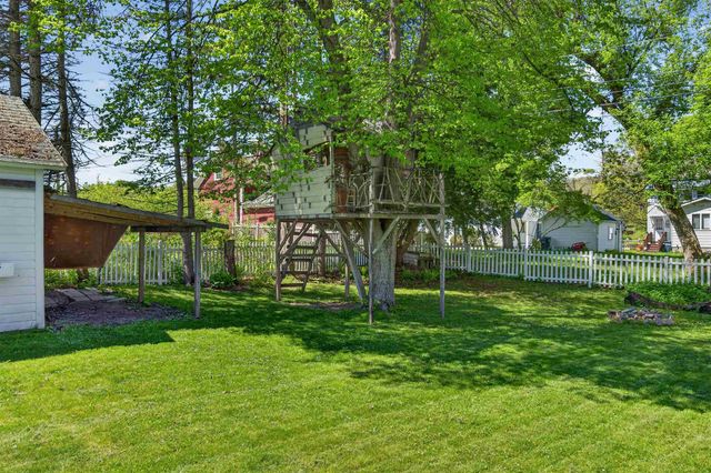 9 Park Street, Proctor, VT 05765