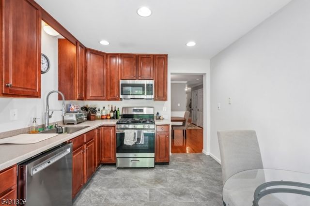 3 Peach Tree, North Haledon Boro, NJ 07508