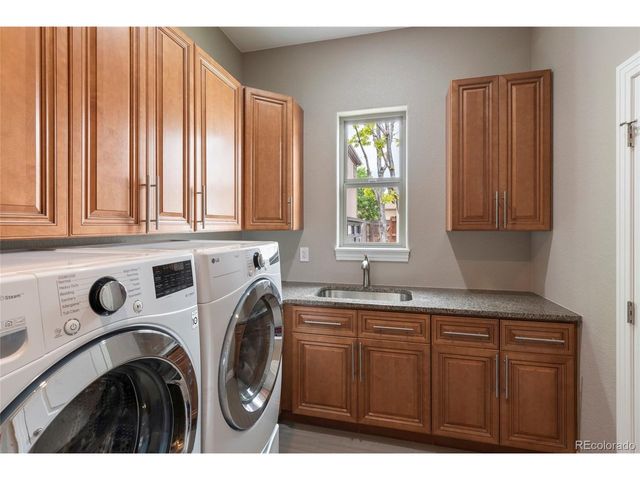 1131 S Balsam Ct, Lakewood, CO 80232