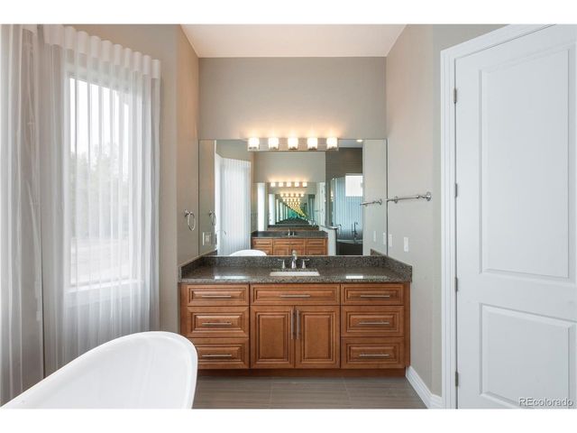 1131 S Balsam Ct, Lakewood, CO 80232