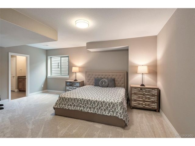 1131 S Balsam Ct, Lakewood, CO 80232