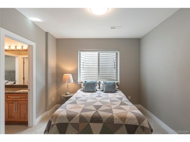 1131 S Balsam Ct, Lakewood, CO 80232