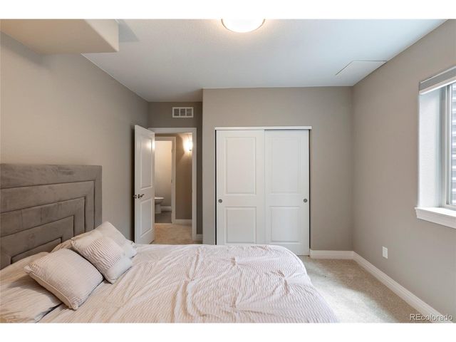 1131 S Balsam Ct, Lakewood, CO 80232