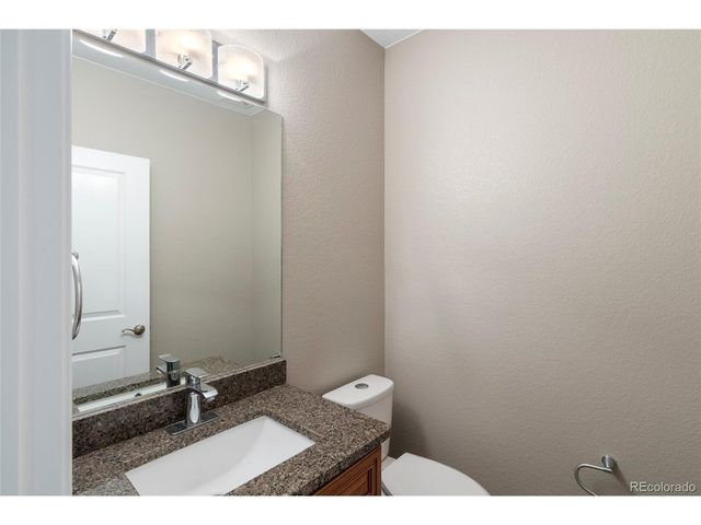 1131 S Balsam Ct, Lakewood, CO 80232