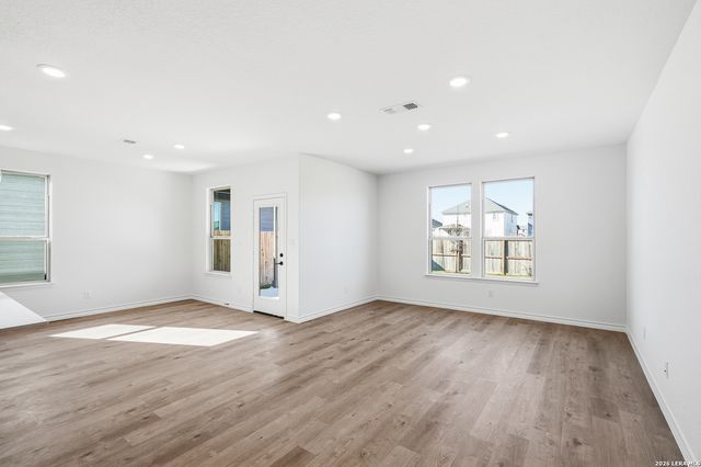 434 Nightingale Ave, Marion, TX 78124