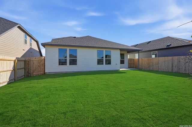 434 Nightingale Ave, Marion, TX 78124