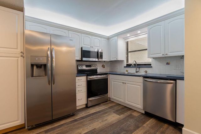 890 N Federal Highway 103, Lantana, FL 33462