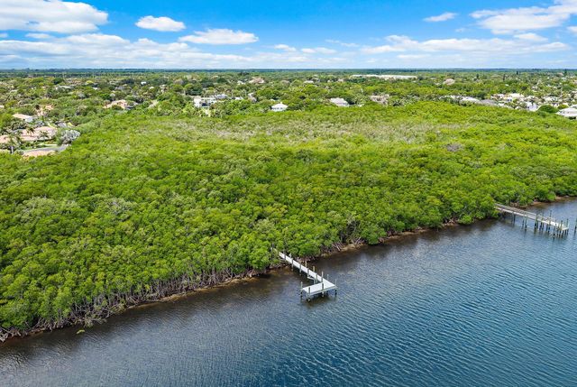 9741 SE Gomez Avenue, Hobe Sound, FL 33455