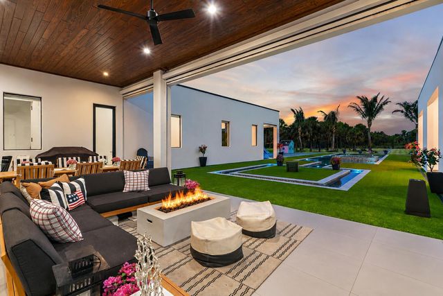 9741 SE Gomez Avenue, Hobe Sound, FL 33455
