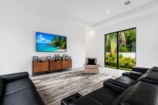 9741 SE Gomez Avenue, Hobe Sound, FL 33455