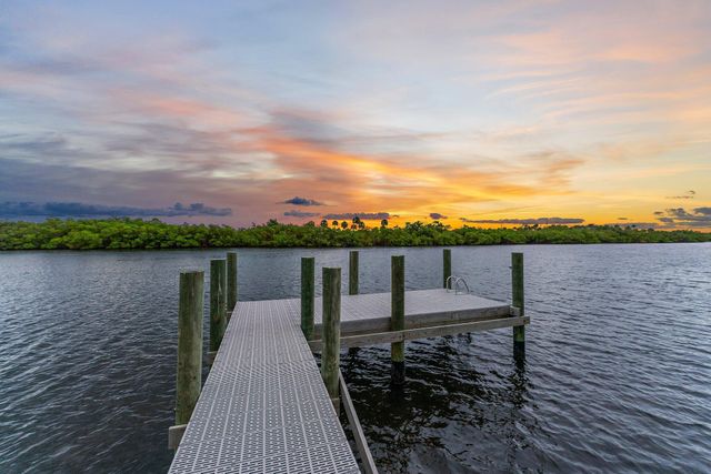 9741 SE Gomez Avenue, Hobe Sound, FL 33455