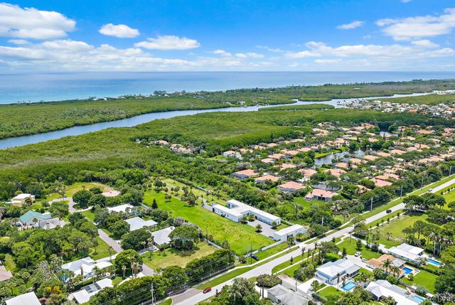 9741 SE Gomez Avenue, Hobe Sound, FL 33455