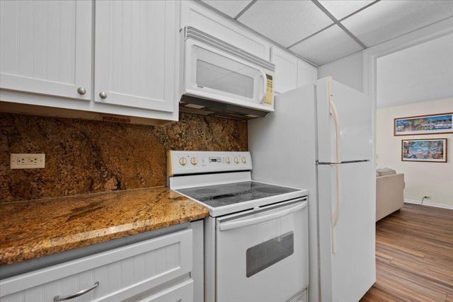 1200 MARINE Way 304, North Palm Beach, FL 33408