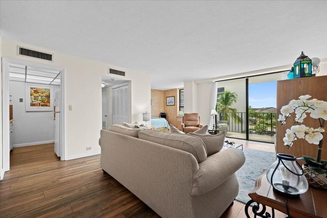 1200 MARINE Way 304, North Palm Beach, FL 33408