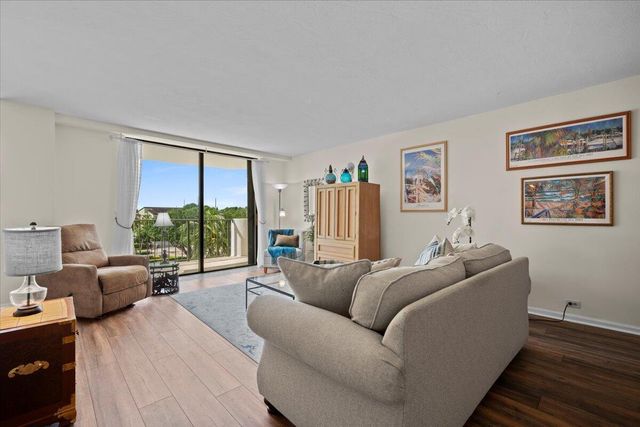 1200 MARINE Way 304, North Palm Beach, FL 33408