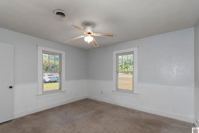 6633 Benton Rd, Paducah, KY 42003