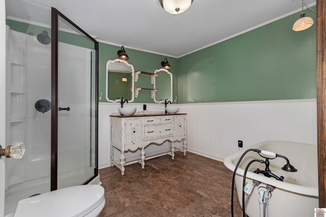 6633 Benton Rd, Paducah, KY 42003