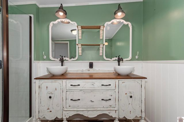 6633 Benton Rd, Paducah, KY 42003